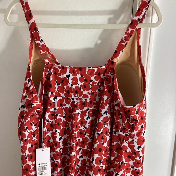 NWT PERONA WOMAN PLUS 24W FLORAL RED SWIMDRESS ONE PIECE SWIMSUIT FLATTERING - Picture 4 of 10